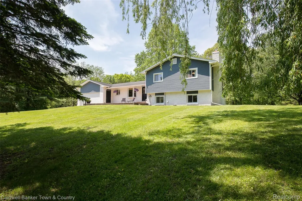 4225 N Tipsico Lake Road Hartland Township MI 48353