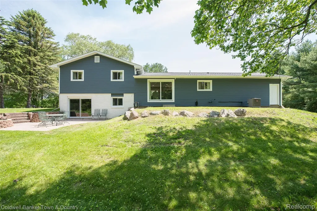 4225 N Tipsico Lake Road Hartland Township MI 48353