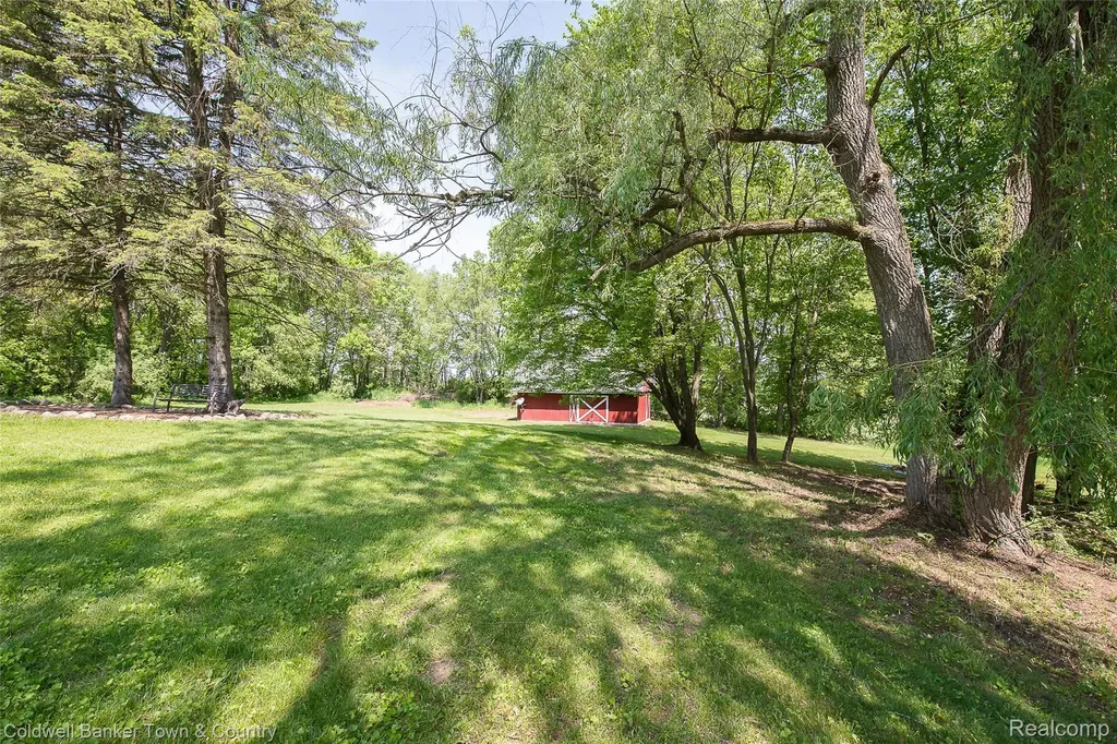 4225 N Tipsico Lake Road Hartland Township MI 48353