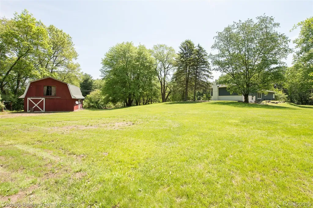 4225 N Tipsico Lake Road Hartland Township MI 48353
