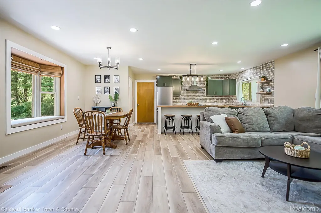 4225 N Tipsico Lake Road Hartland Township MI 48353