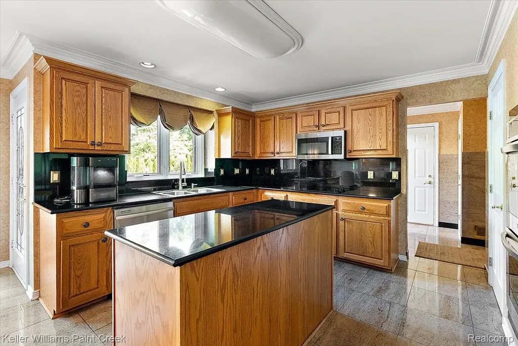 13150 Rhea Court Shelby Charter Township MI 48315
