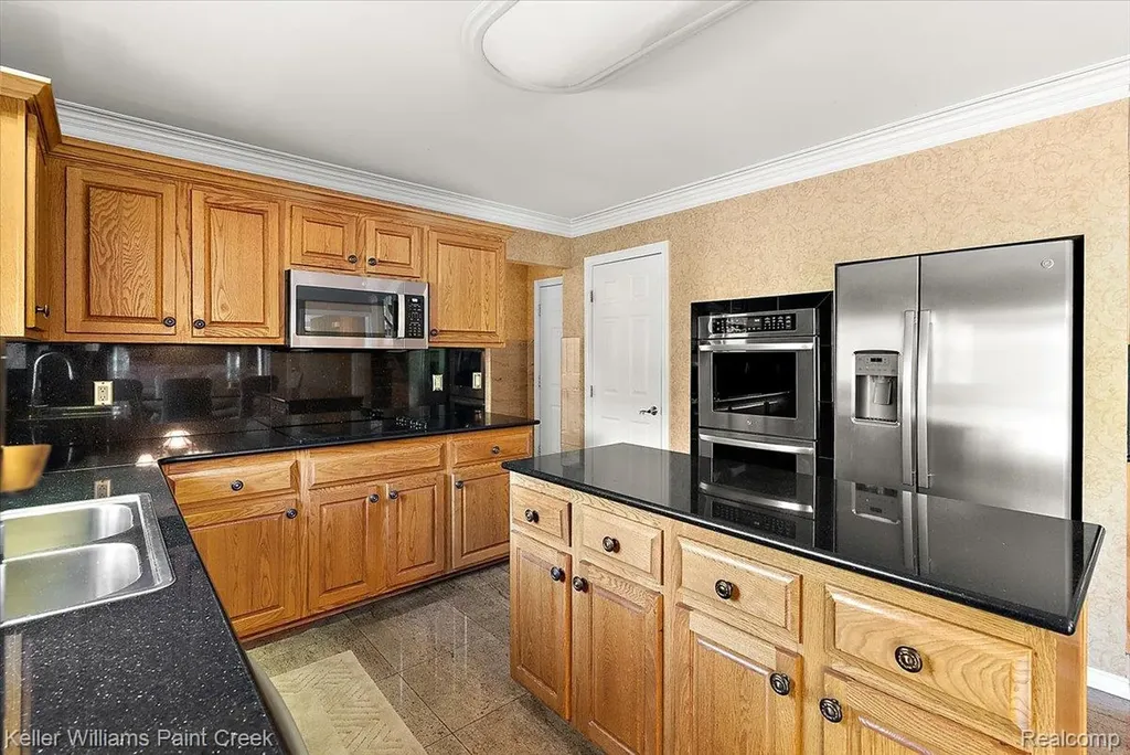 13150 Rhea Court Shelby Charter Township MI 48315