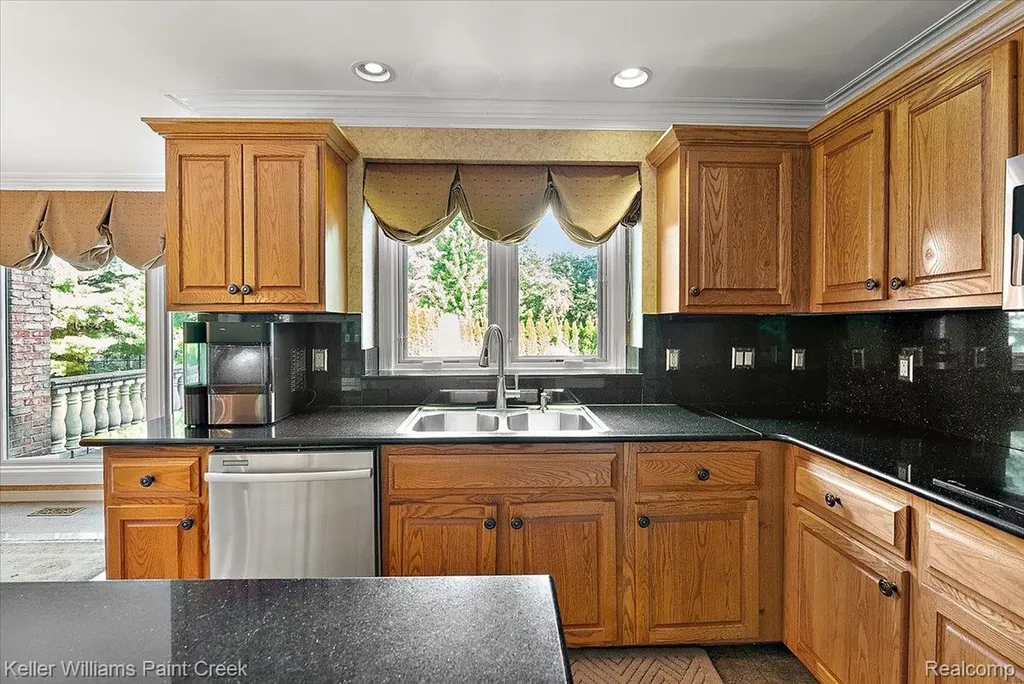 13150 Rhea Court Shelby Charter Township MI 48315