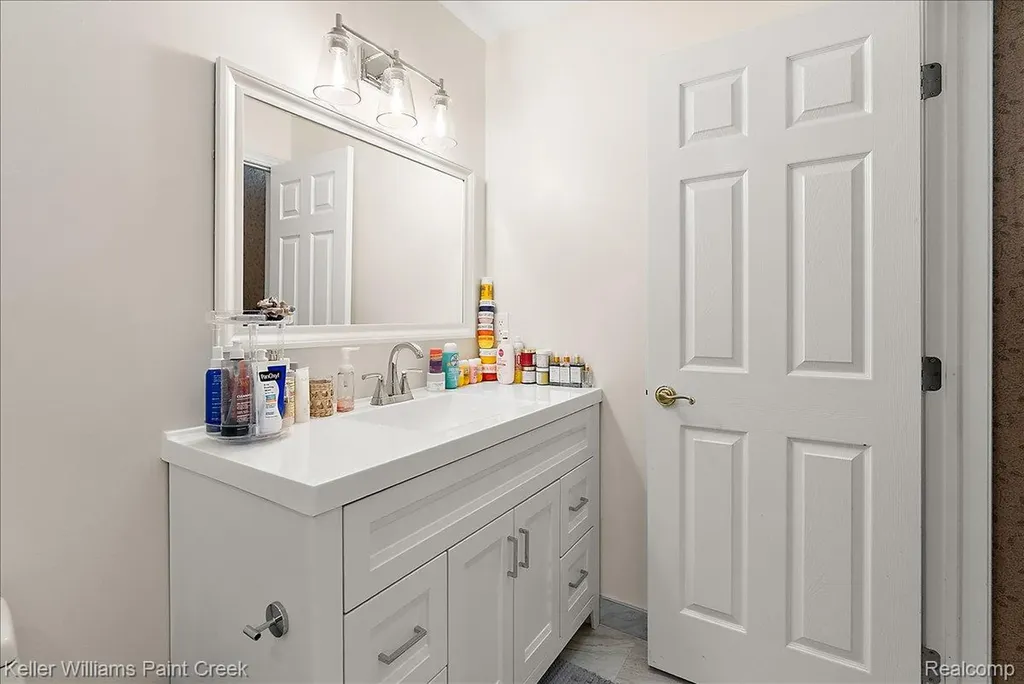 13150 Rhea Court Shelby Charter Township MI 48315