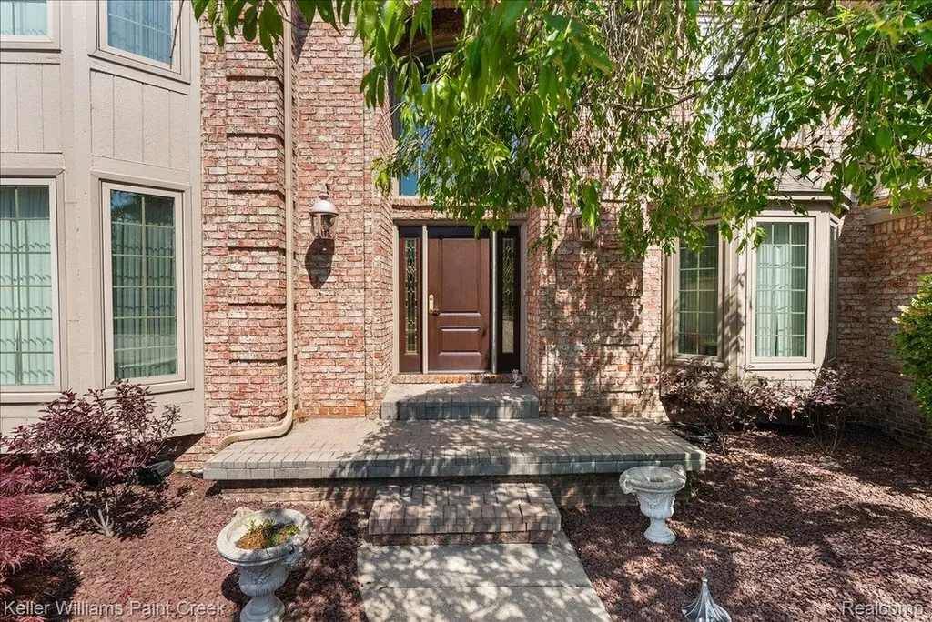 13150 Rhea Court Shelby Charter Township MI 48315