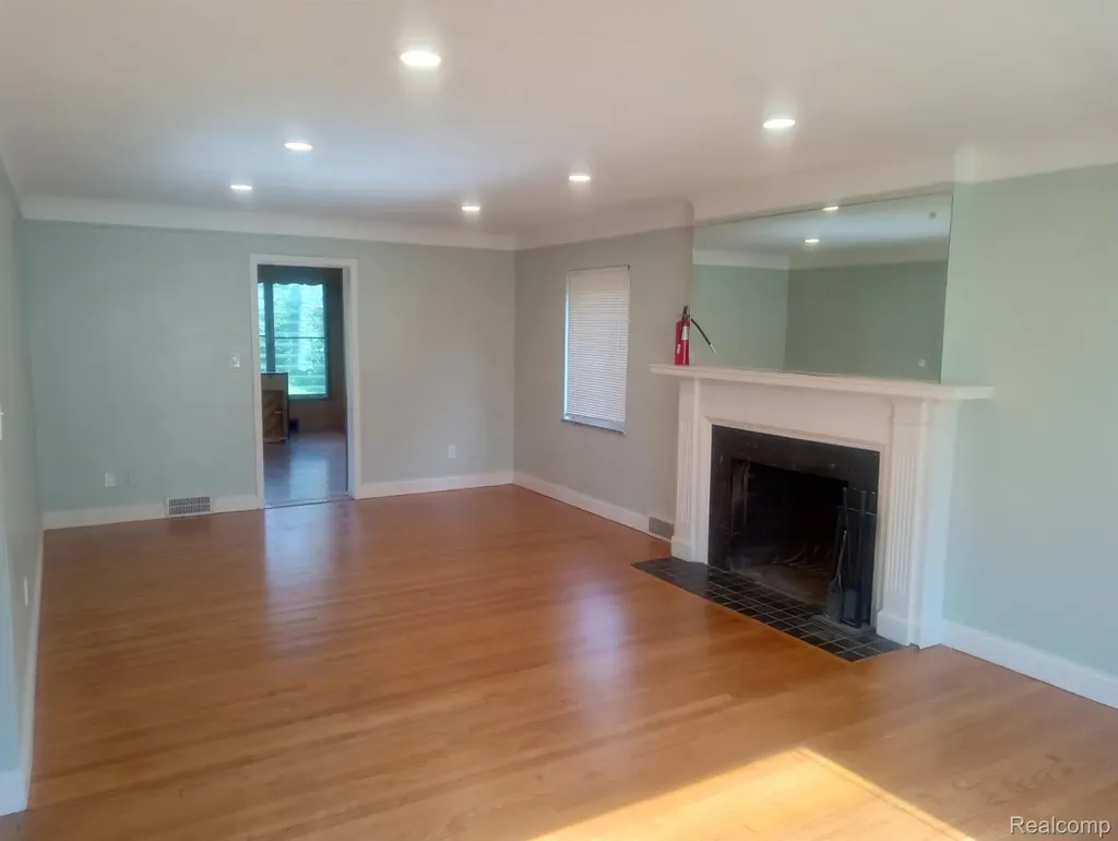 14044 Woodmont Avenue Detroit City MI 48227