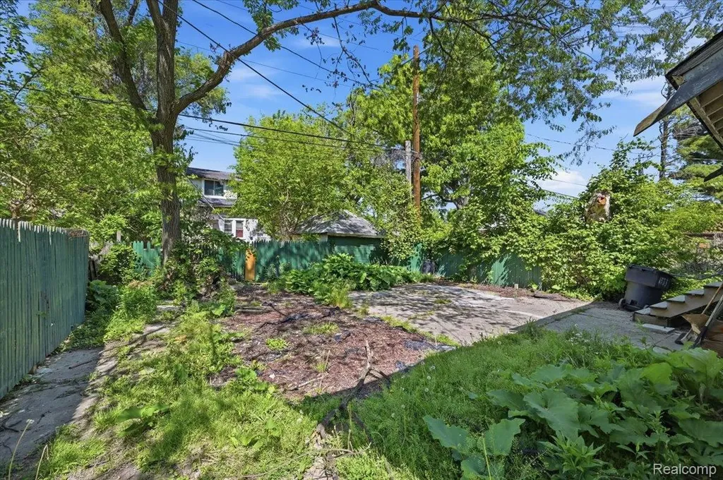 13335 Strathmoor Street Detroit City MI 48227