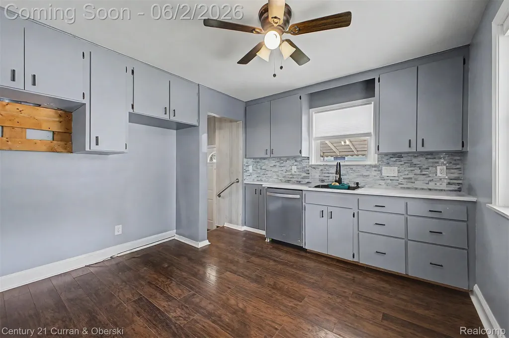5375 Mayfair Street Dearborn Heights City MI 48125