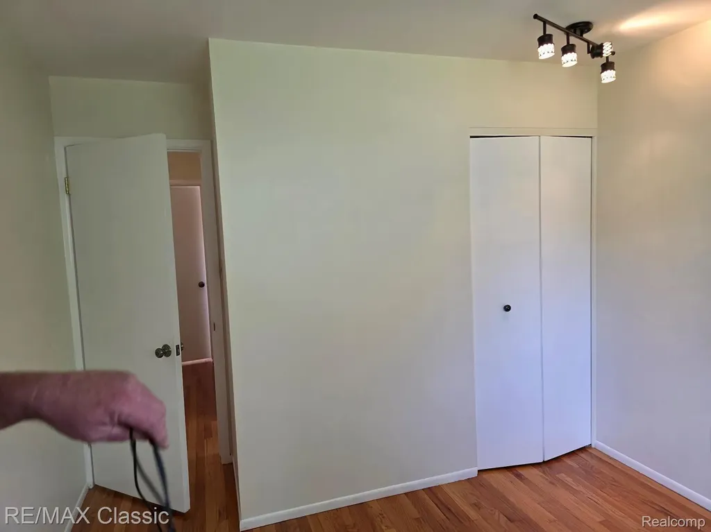 25714 Wexford Avenue Warren City MI 48091