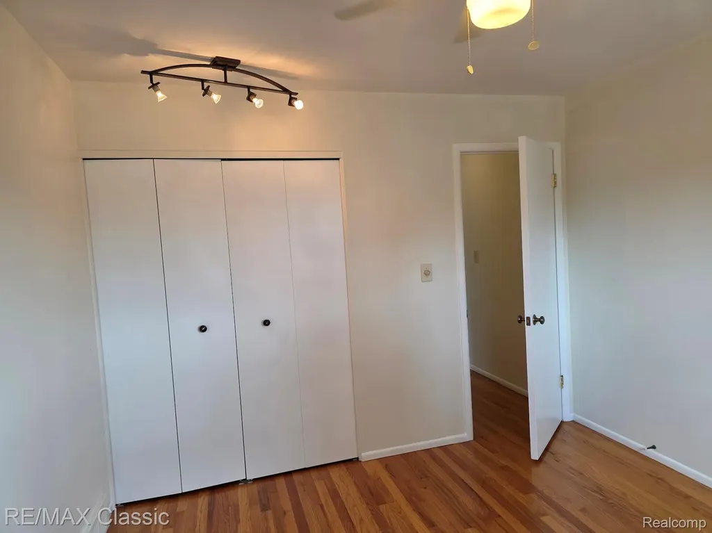 25714 Wexford Avenue Warren City MI 48091