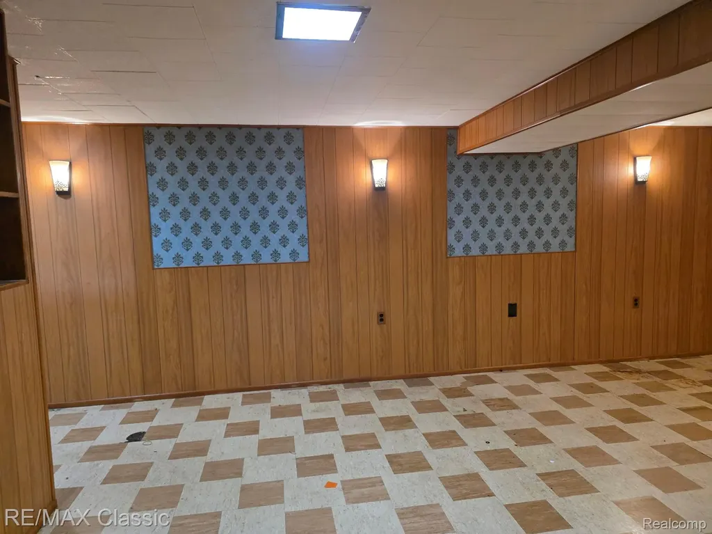 25714 Wexford Avenue Warren City MI 48091