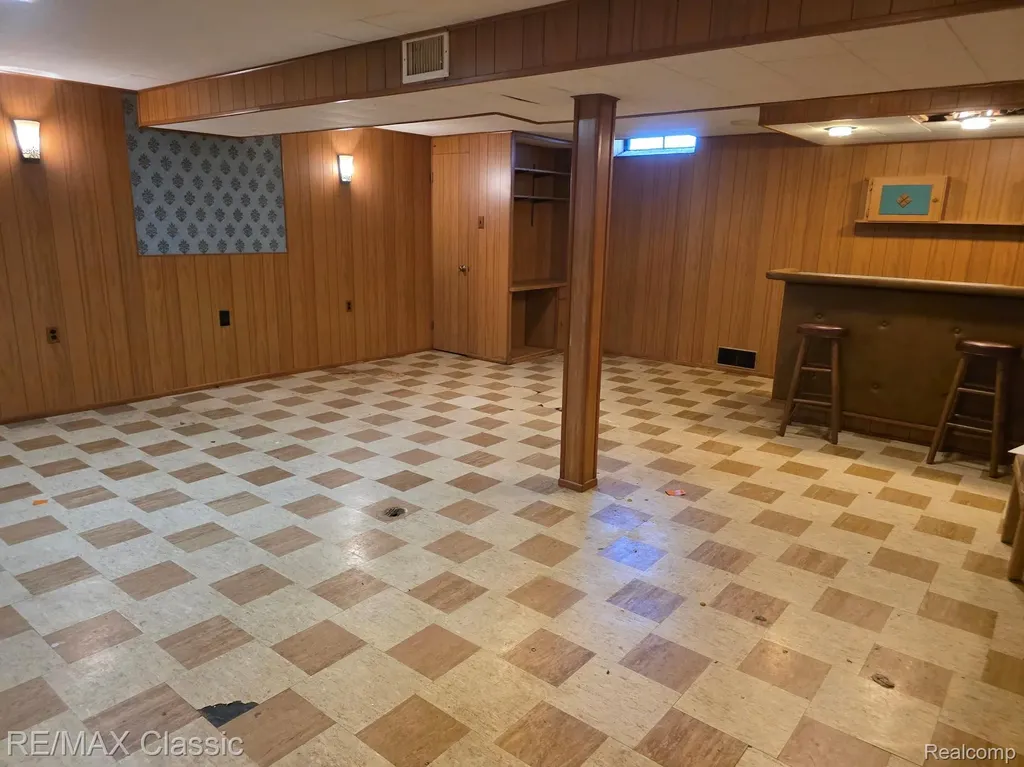 25714 Wexford Avenue Warren City MI 48091