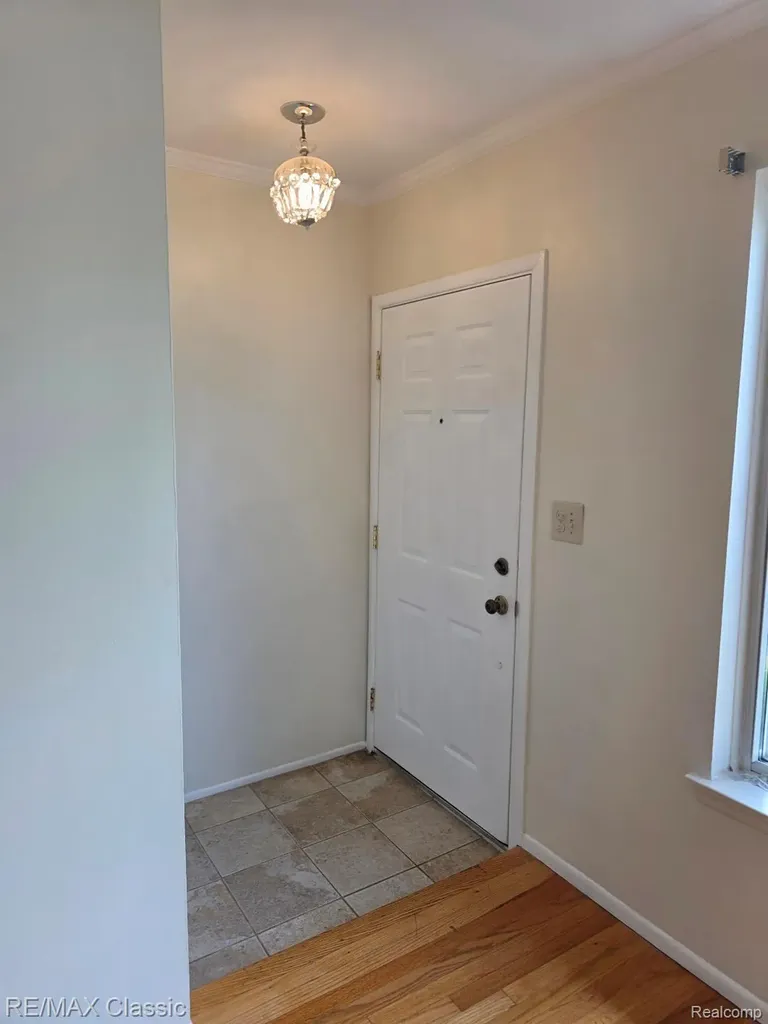 25714 Wexford Avenue Warren City MI 48091