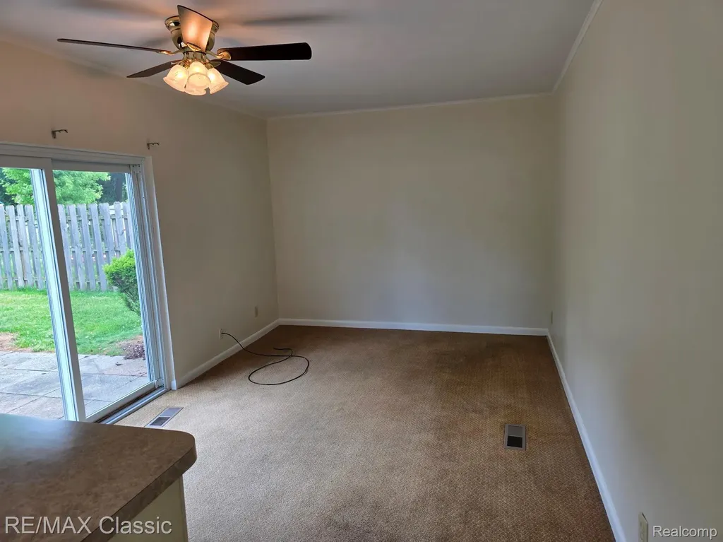 25714 Wexford Avenue Warren City MI 48091