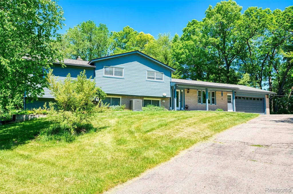940 Rowland Road Addison Township MI 48367