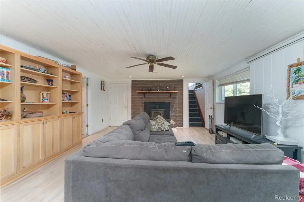 940 Rowland Road Addison Township MI 48367