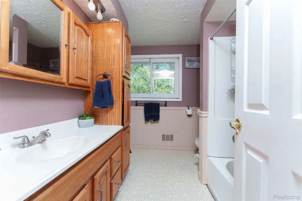 940 Rowland Road Addison Township MI 48367