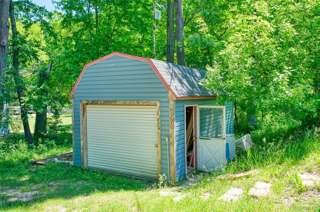 940 Rowland Road Addison Township MI 48367