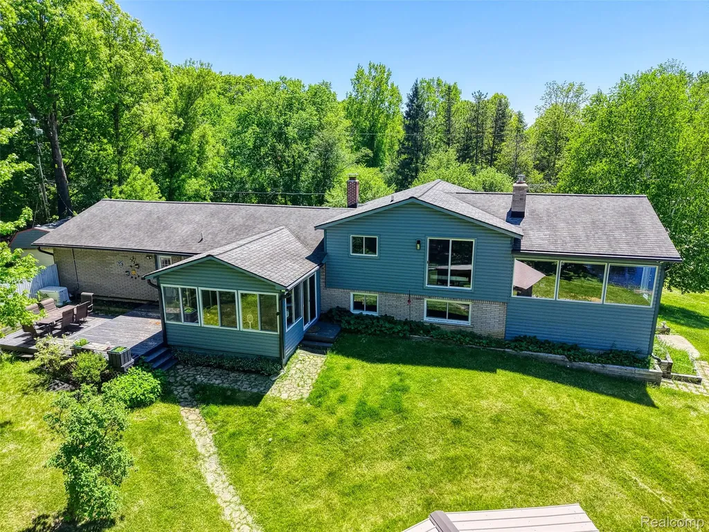 940 Rowland Road Addison Township MI 48367