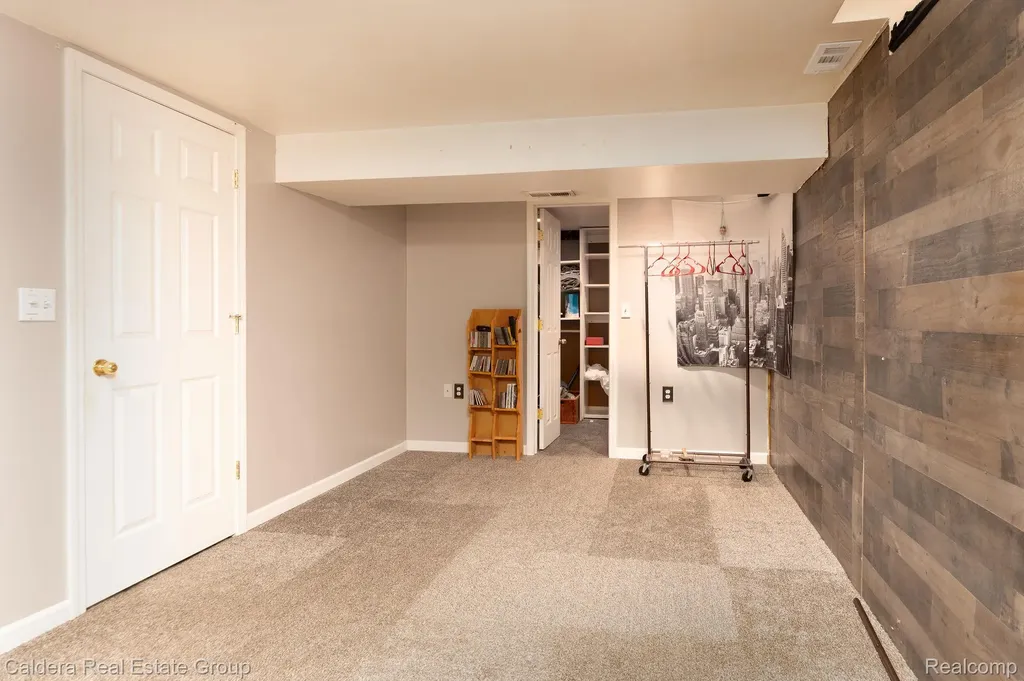 41024 Paign Drive Sterling Heights City MI 48313