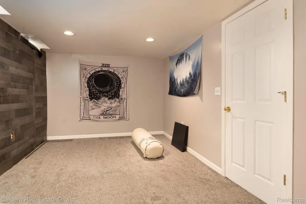 41024 Paign Drive Sterling Heights City MI 48313