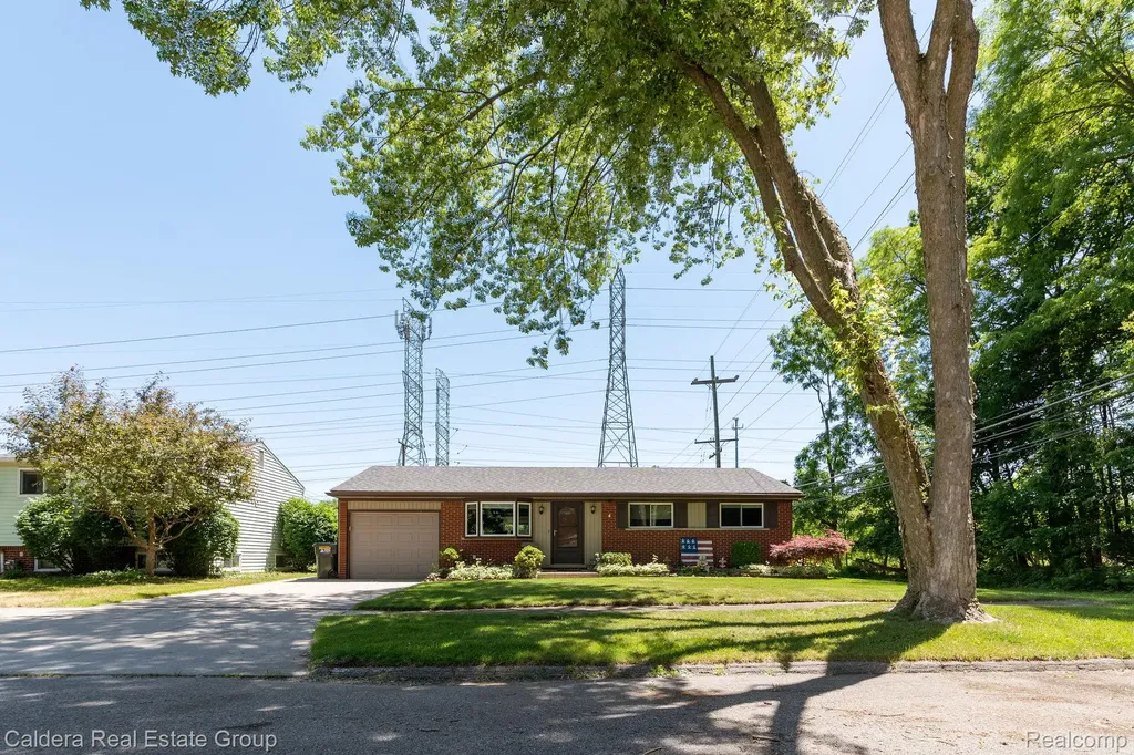 41024 Paign Drive Sterling Heights City MI 48313