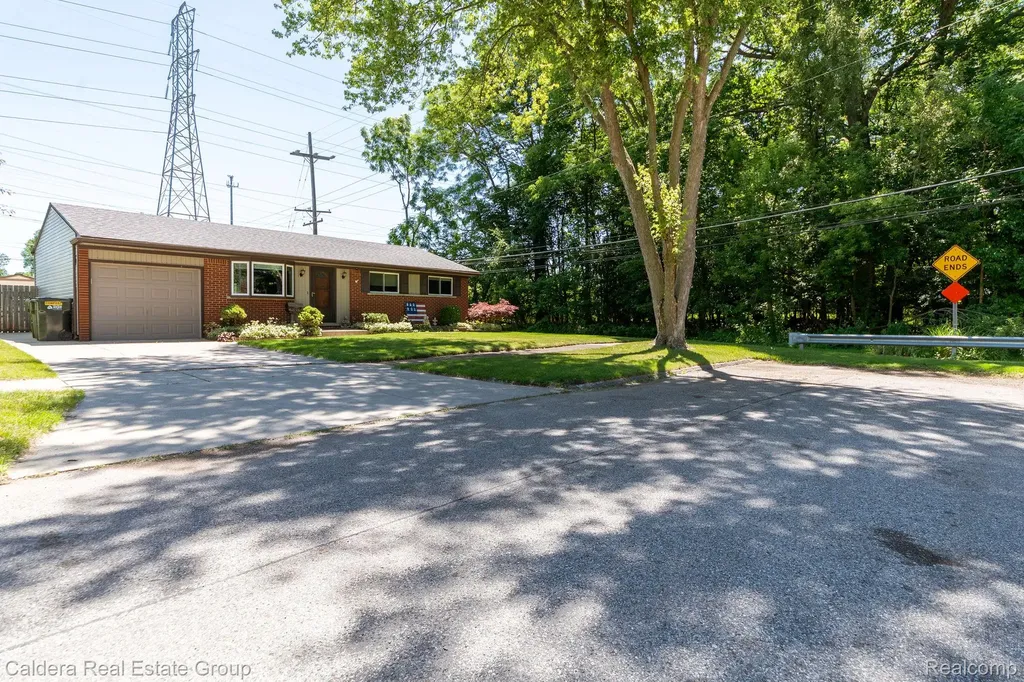 41024 Paign Drive Sterling Heights City MI 48313