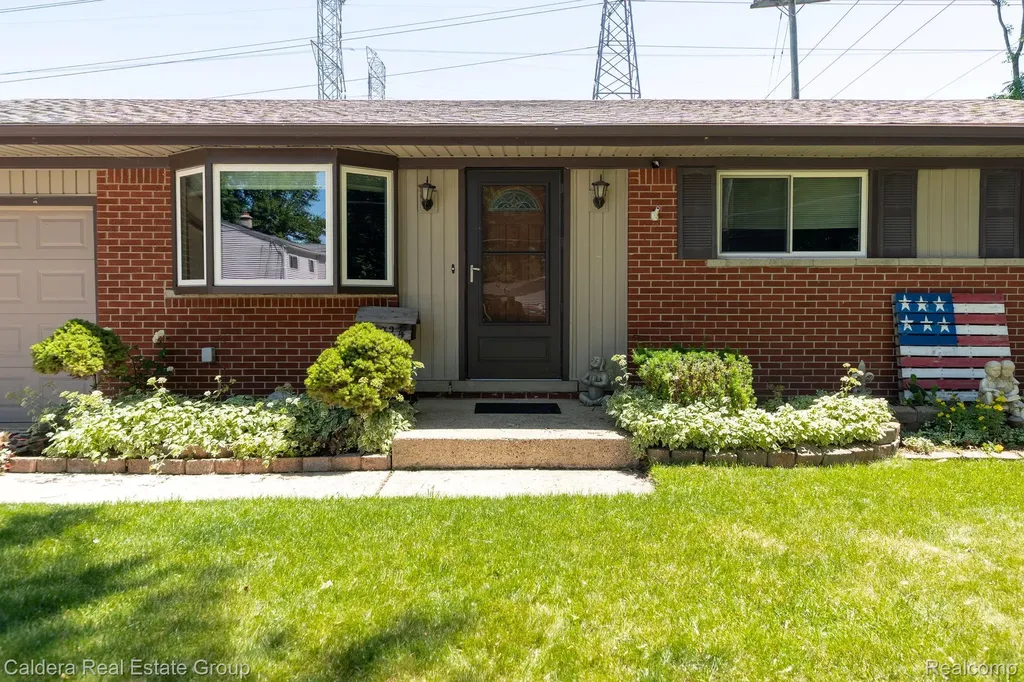 41024 Paign Drive Sterling Heights City MI 48313