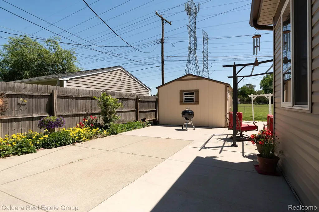 41024 Paign Drive Sterling Heights City MI 48313