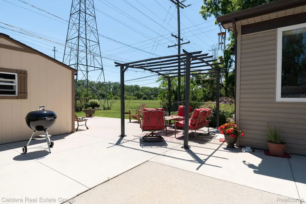 41024 Paign Drive Sterling Heights City MI 48313