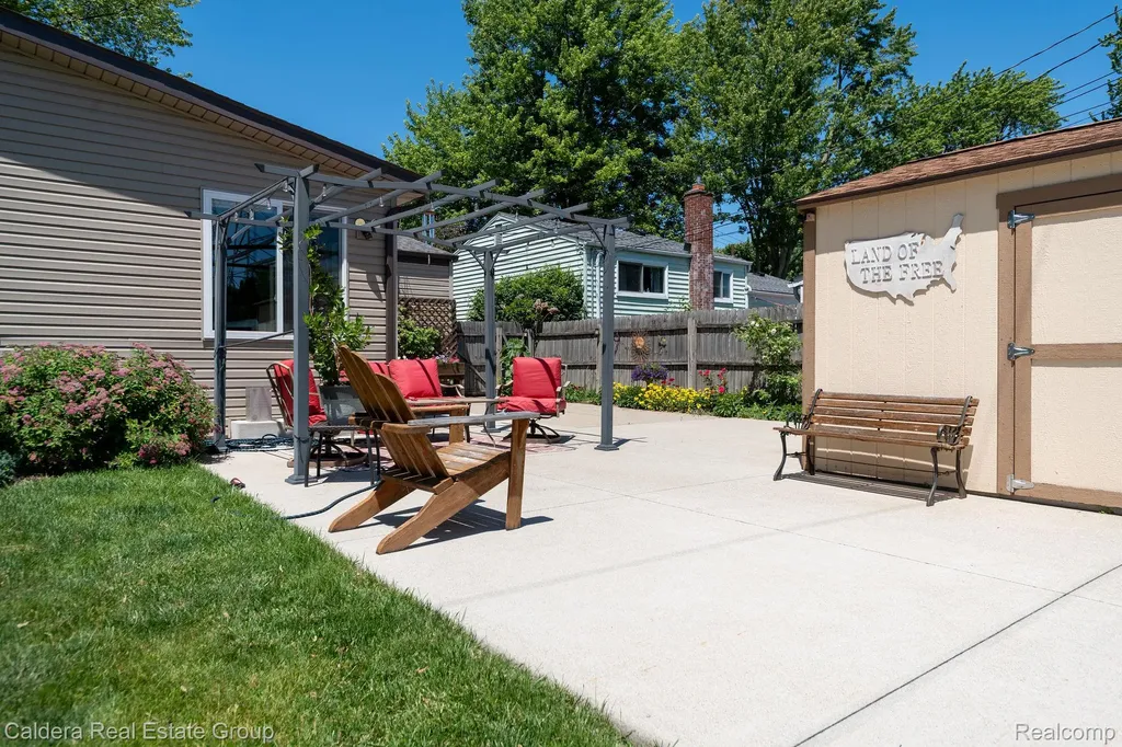 41024 Paign Drive Sterling Heights City MI 48313