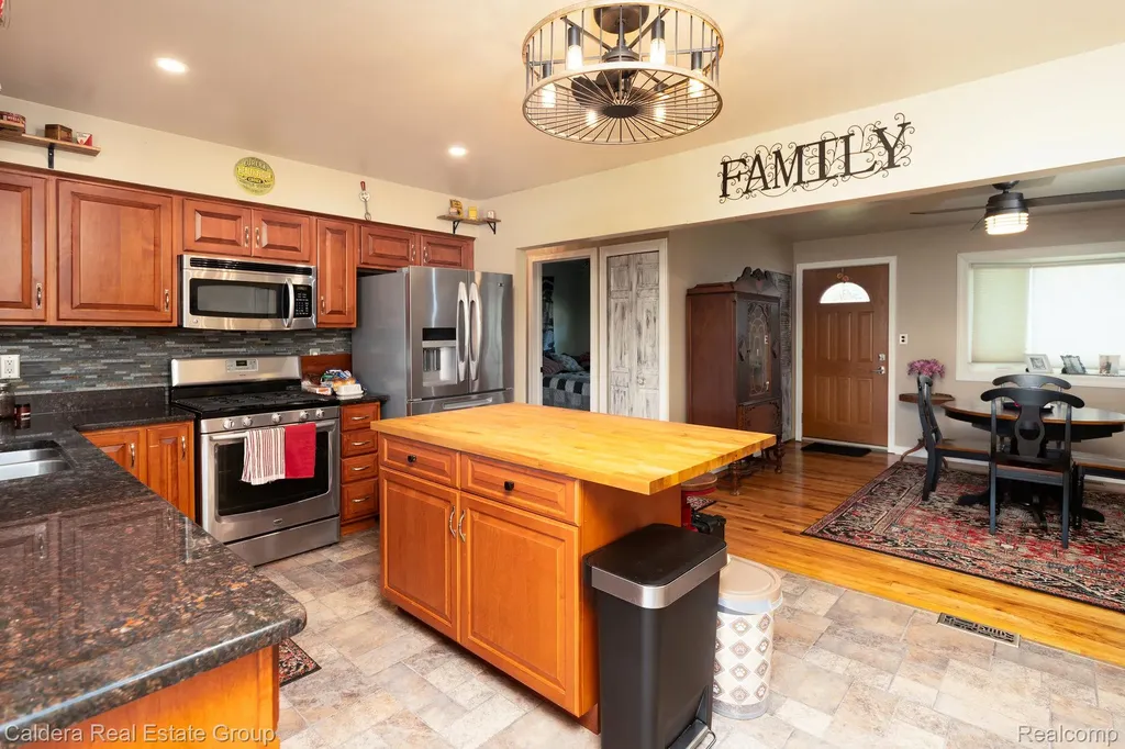 41024 Paign Drive Sterling Heights City MI 48313