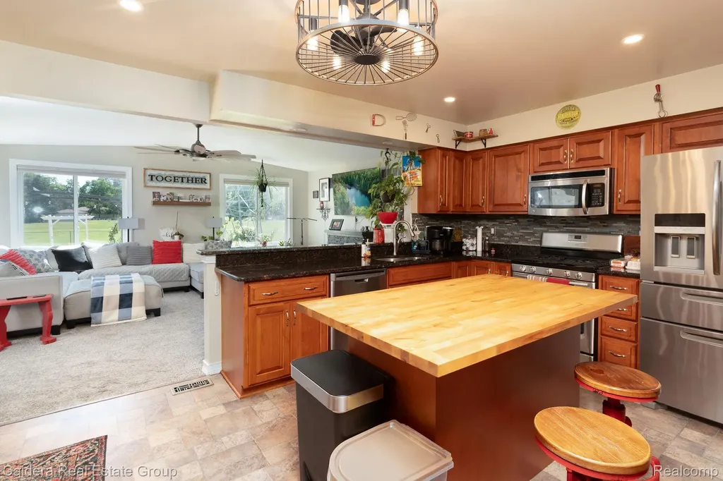 41024 Paign Drive Sterling Heights City MI 48313