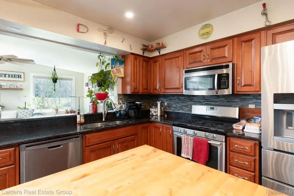 41024 Paign Drive Sterling Heights City MI 48313