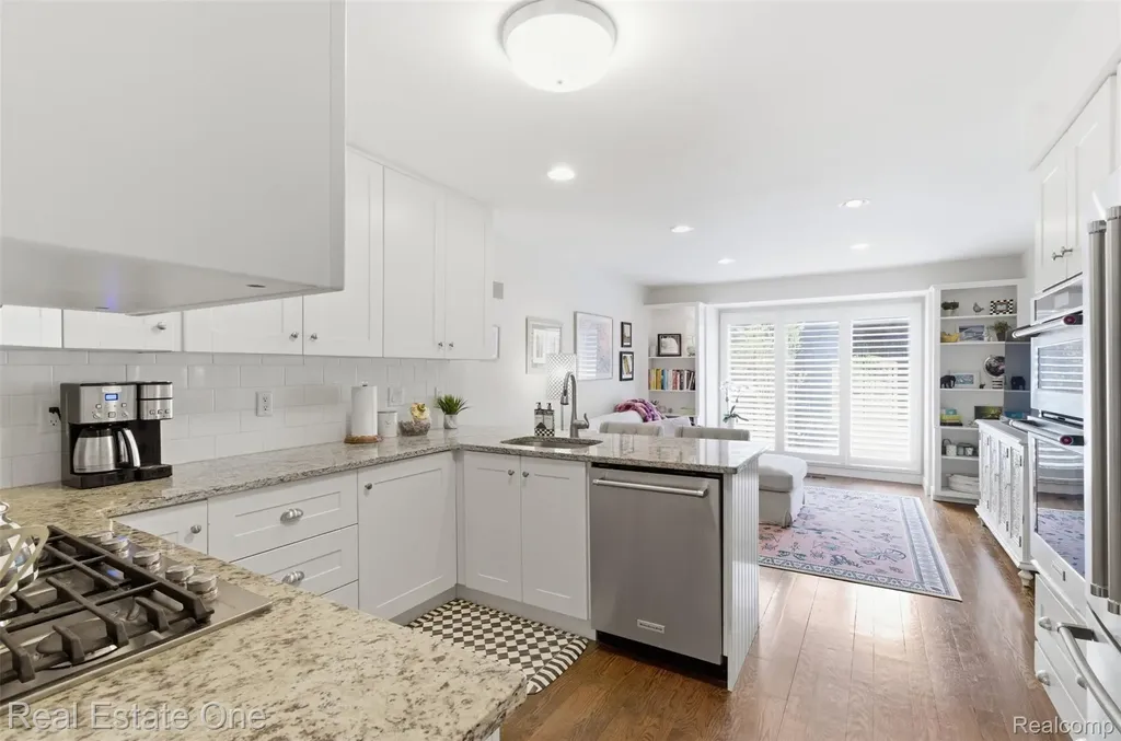 23910 Trailwood Court Bingham Farms Village MI 48025