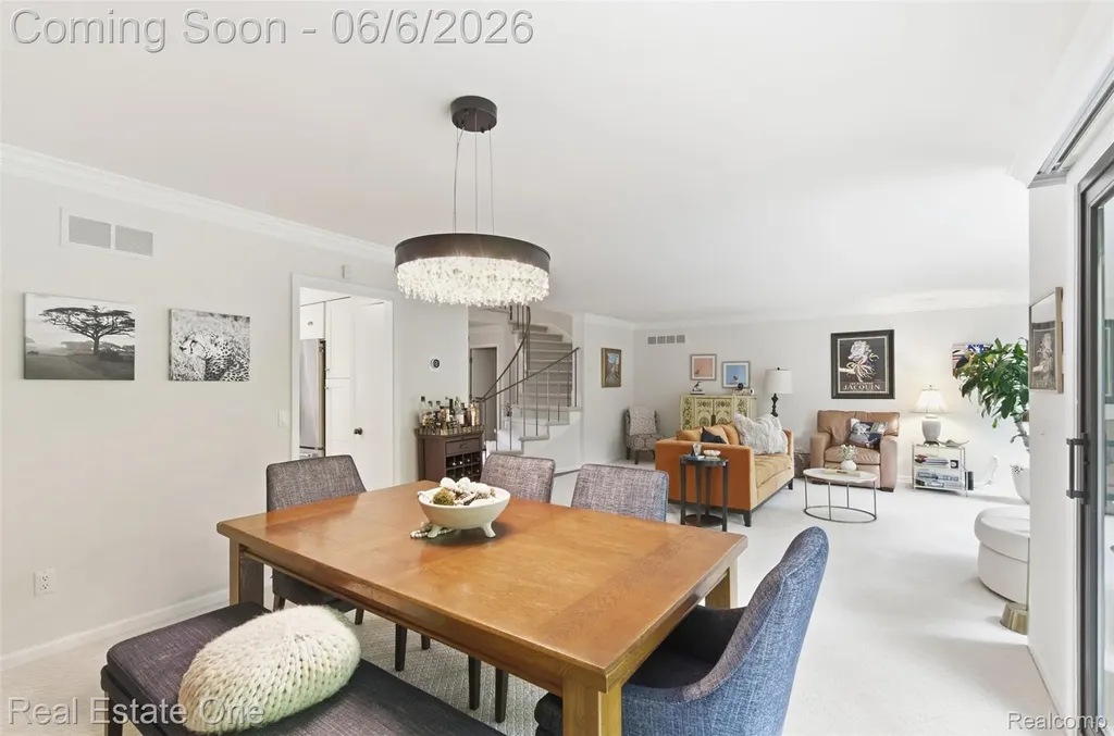 23910 Trailwood Court Bingham Farms Village MI 48025
