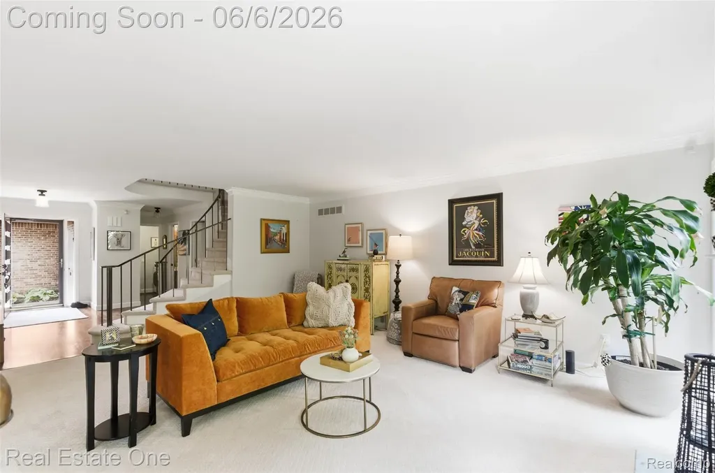 23910 Trailwood Court Bingham Farms Village MI 48025