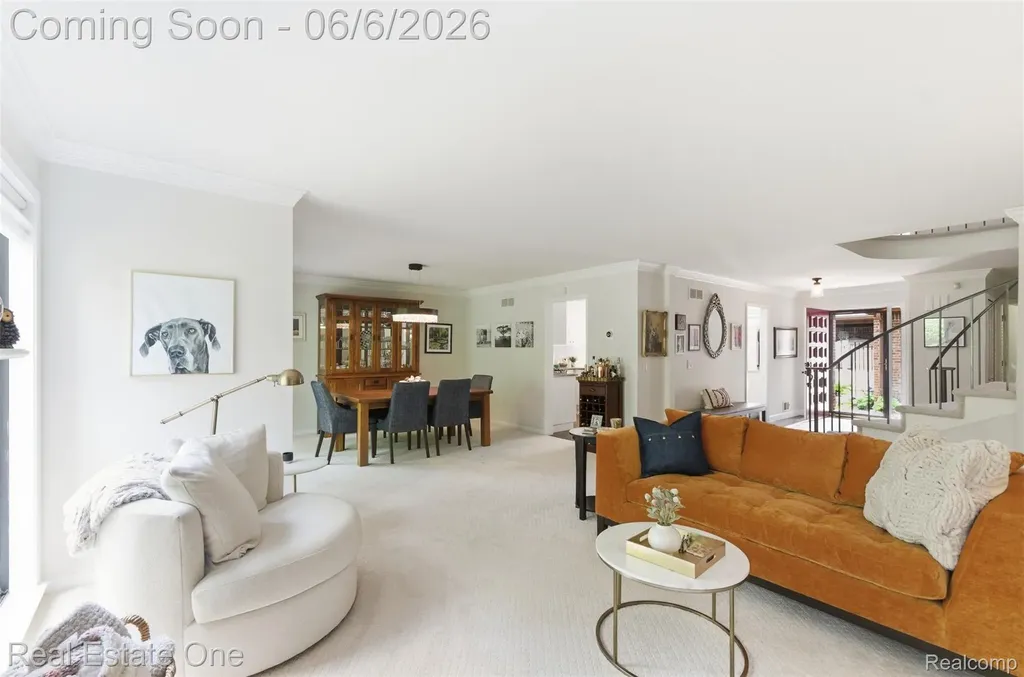 23910 Trailwood Court Bingham Farms Village MI 48025