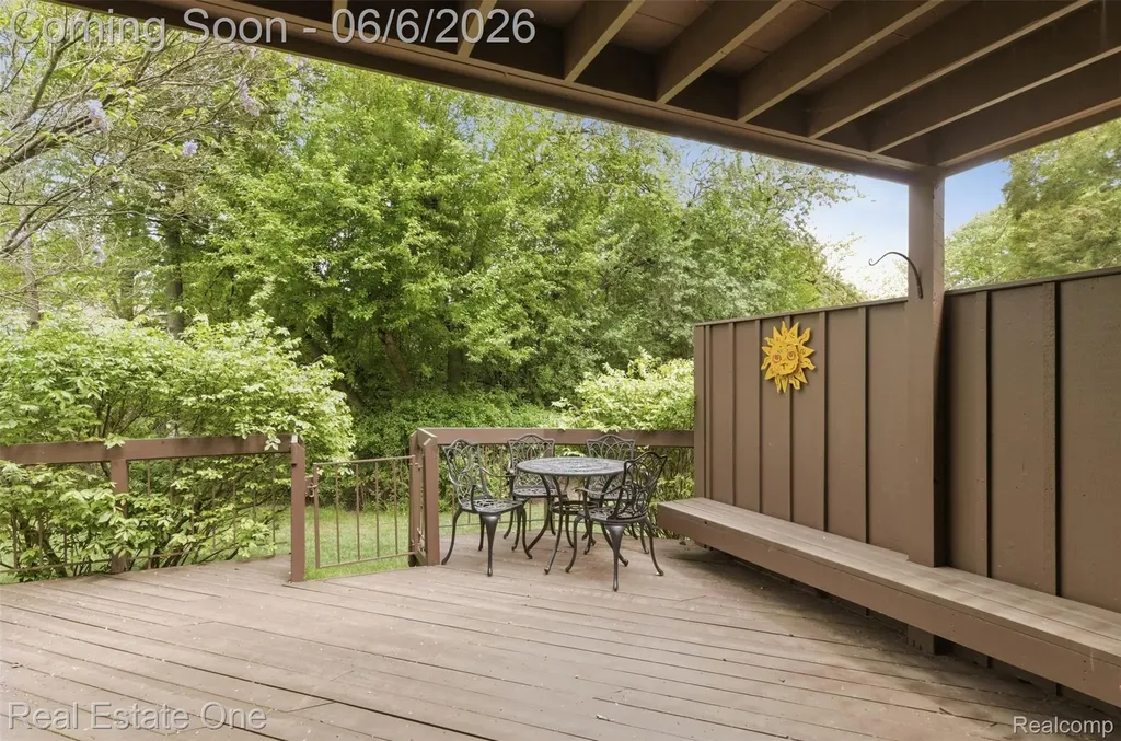 23910 Trailwood Court Bingham Farms Village MI 48025