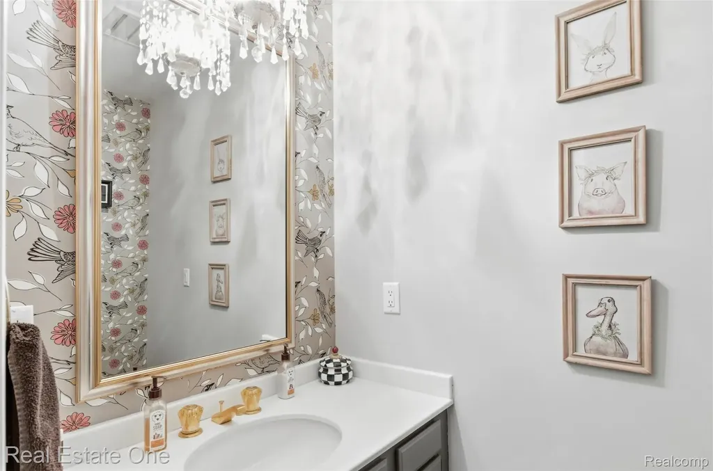 23910 Trailwood Court Bingham Farms Village MI 48025