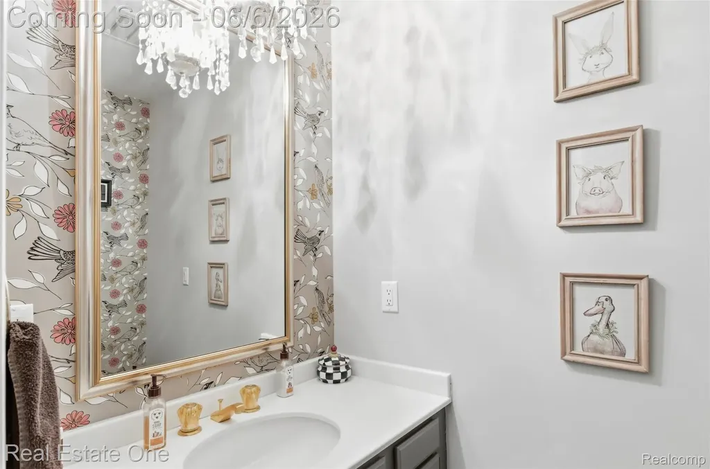 23910 Trailwood Court Bingham Farms Village MI 48025