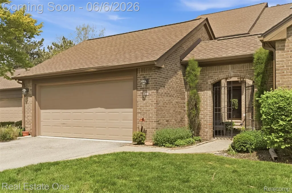 23910 Trailwood Court Bingham Farms Village MI 48025