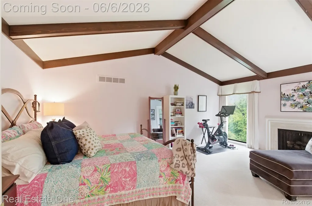 23910 Trailwood Court Bingham Farms Village MI 48025