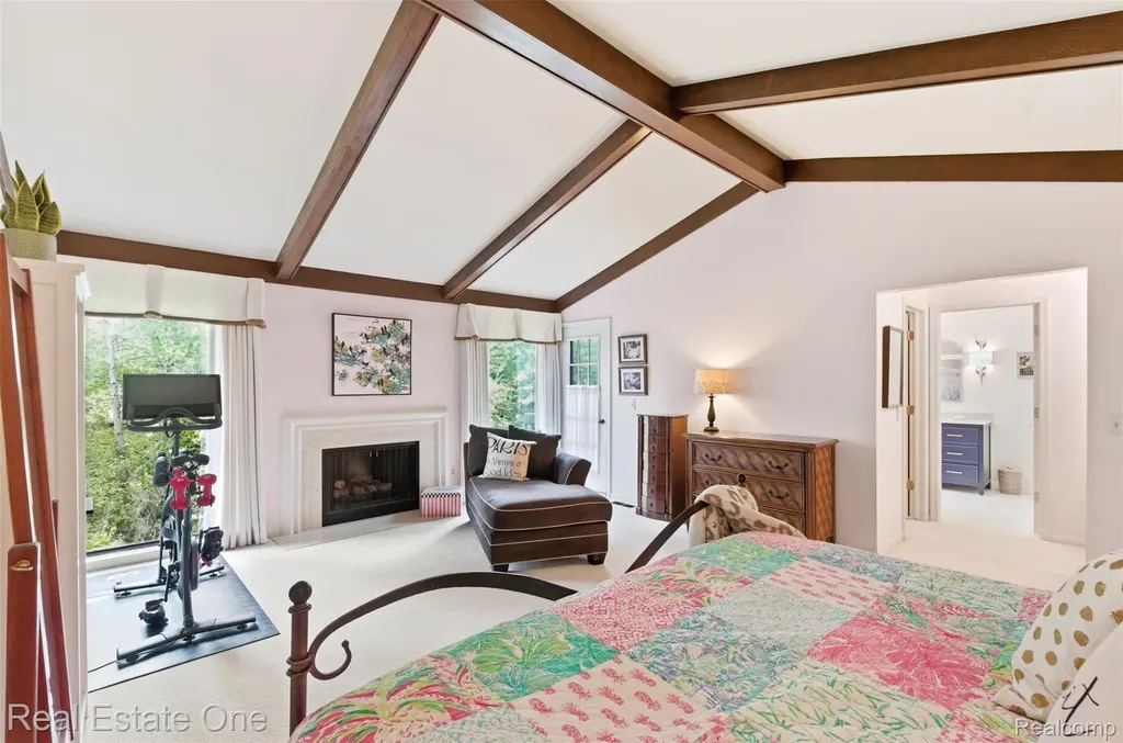 23910 Trailwood Court Bingham Farms Village MI 48025