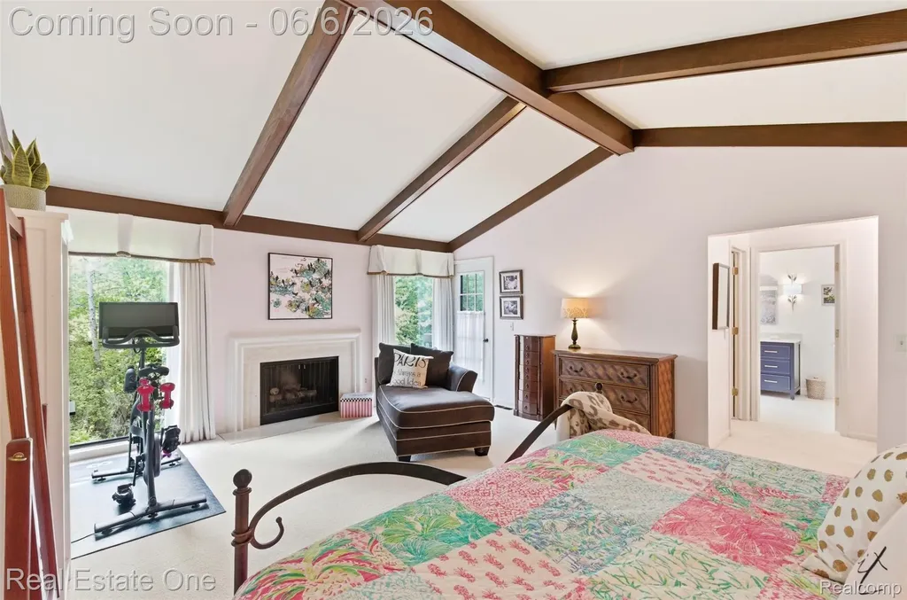 23910 Trailwood Court Bingham Farms Village MI 48025