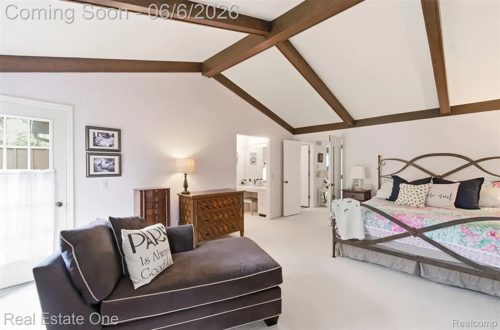 23910 Trailwood Court Bingham Farms Village MI 48025