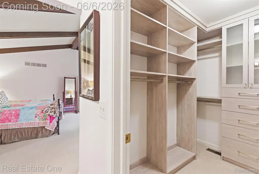 23910 Trailwood Court Bingham Farms Village MI 48025