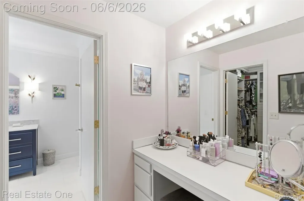 23910 Trailwood Court Bingham Farms Village MI 48025