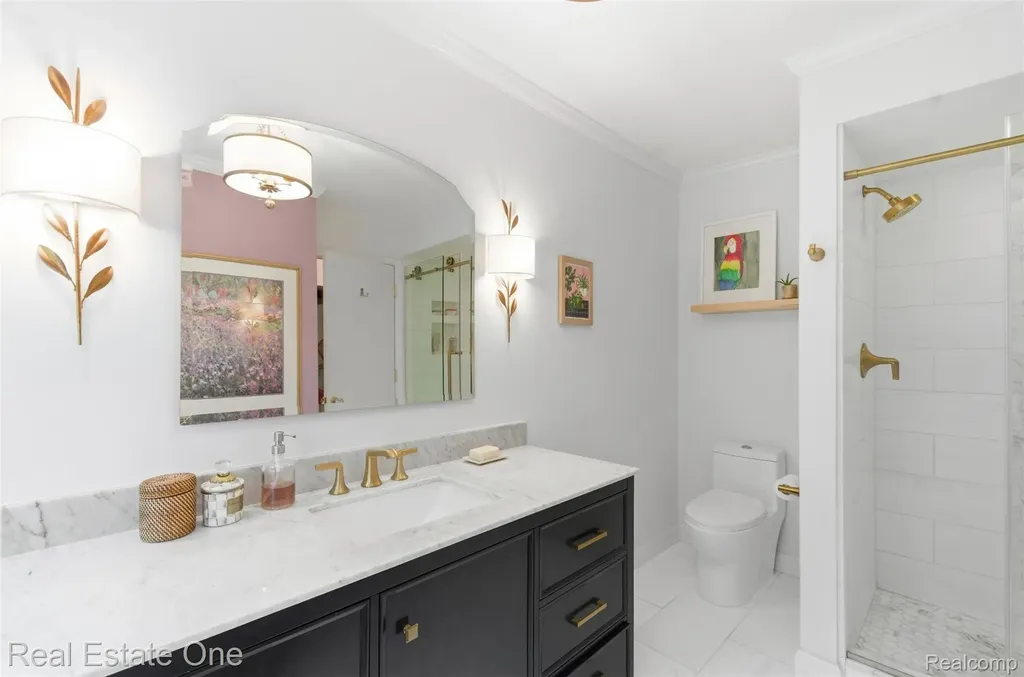 23910 Trailwood Court Bingham Farms Village MI 48025